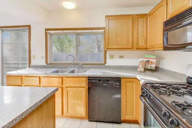 $369,900 | 1532 Golden Oaks Parkway, Aurora, IL 60506