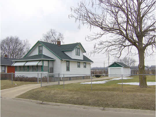 520 Brooke Road Rockford, IL 61109 - Photo 1 of 9 a front view of a house with a yard