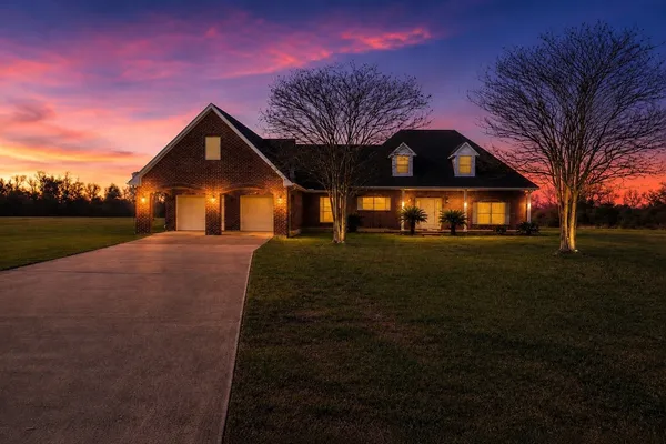 $709,900 | 3627 Madison Avenue, Baytown, TX 77523