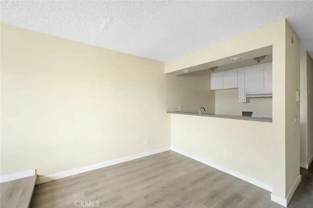 $1,350 | 16226 Vanowen Street, Unit 207, Van Nuys, CA 91406