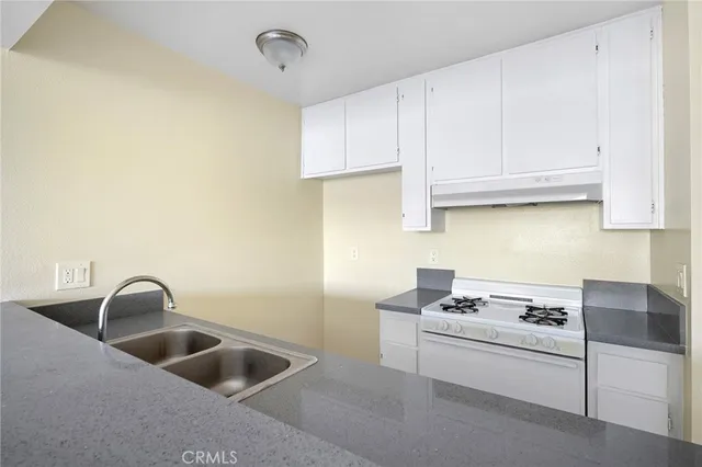 $1,350 | 16226 Vanowen Street, Unit 207, Van Nuys, CA 91406