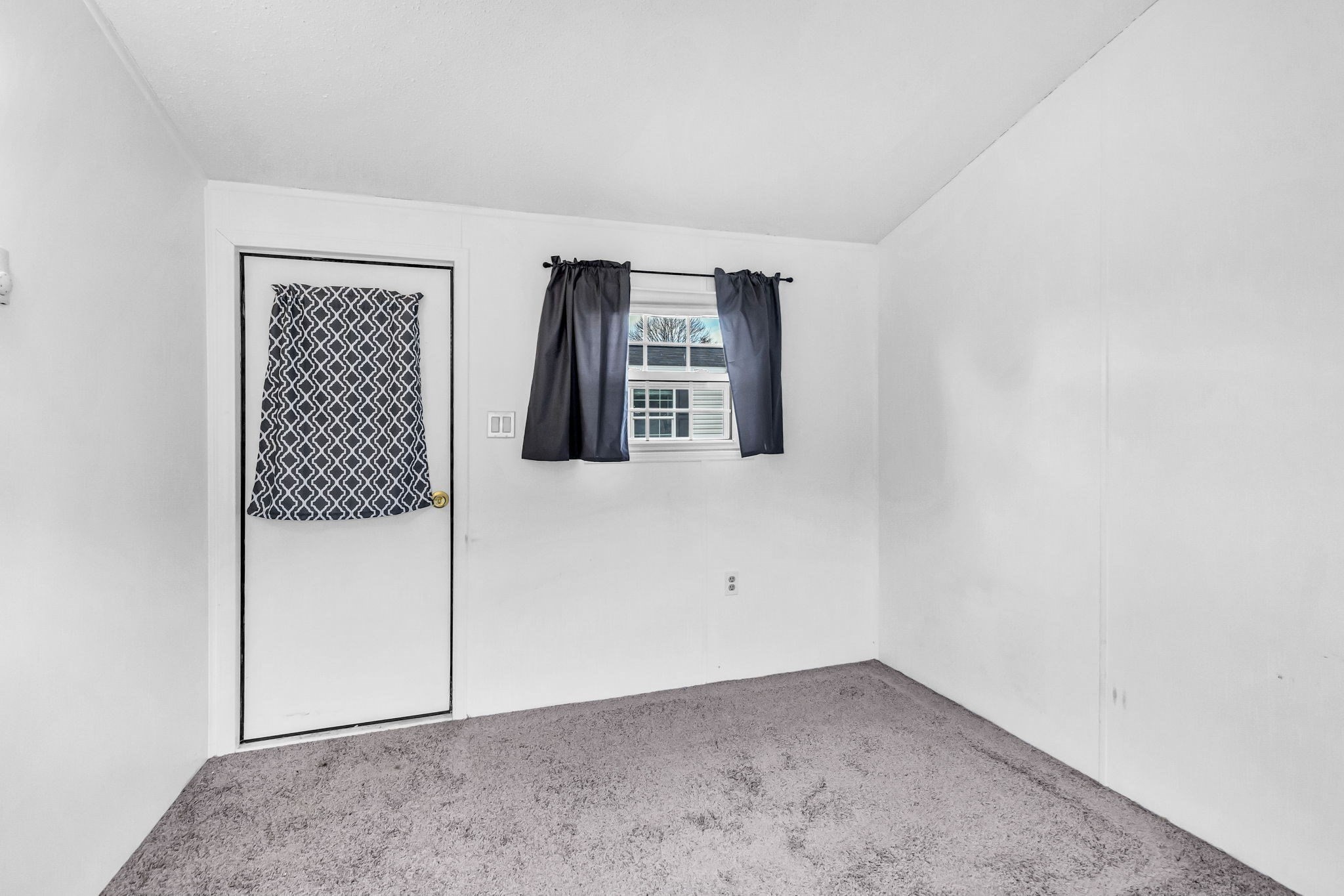 93 Grochmal Avenue, Unit 96 Springfield, MA 01151 - Photo 13 of 18 Gallery Image 13
