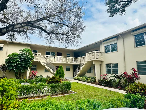 $1,900 | 606 South C Street, Unit 201, Lake Worth Beach, FL 33460