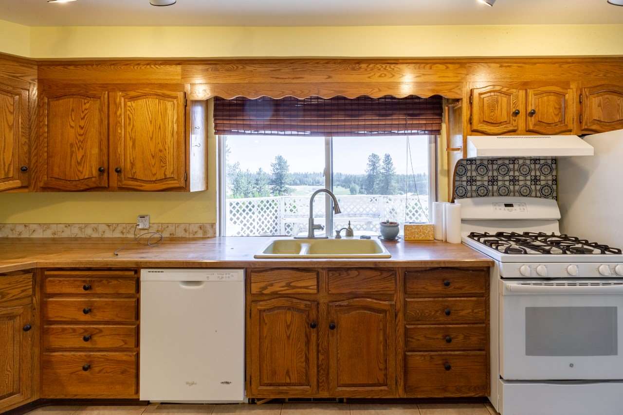7910 West Valley Road Clayton, WA 99110 - Photo 15 of 46