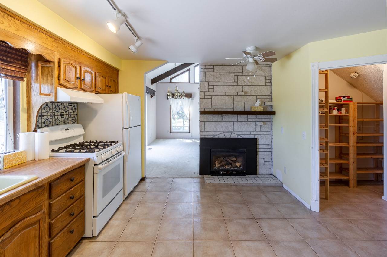 7910 West Valley Road Clayton, WA 99110 - Photo 4 of 46