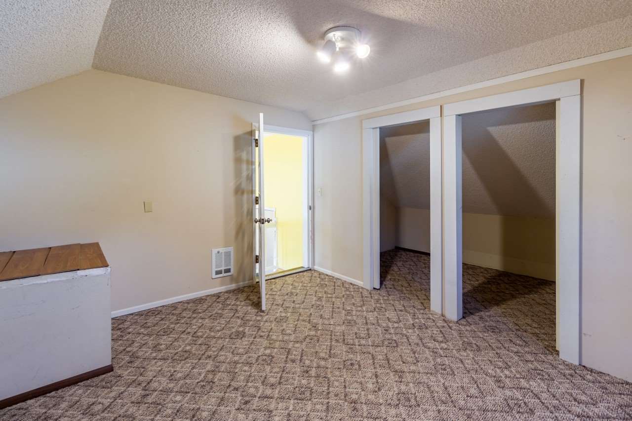 7910 West Valley Road Clayton, WA 99110 - Photo 10 of 46