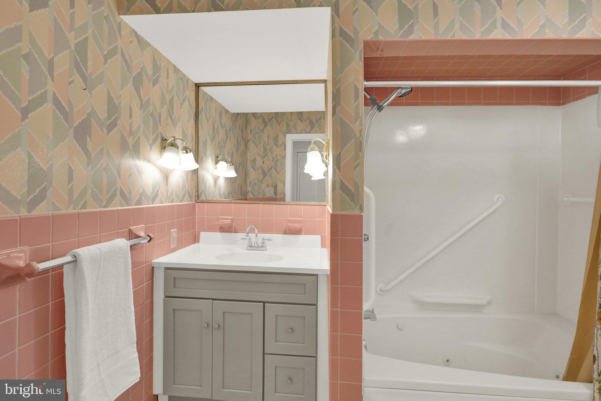 3304 Kutztown Road Reading, PA 19605 - Photo 60 of 76 Remodeled bath w/hydro jet tub