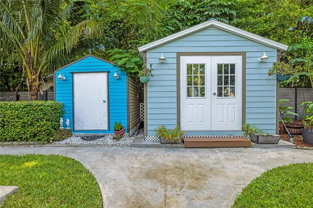 $1,175,000 | 4325 Southwest 95th Avenue, Miami, FL 33165