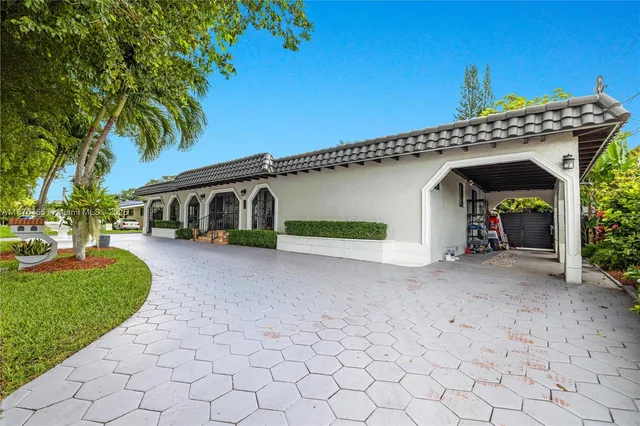 $1,175,000 | 4325 Southwest 95th Avenue, Miami, FL 33165