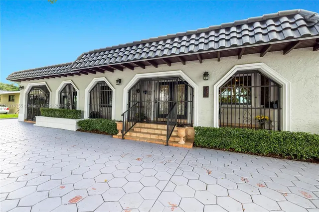 $1,175,000 | 4325 Southwest 95th Avenue, Miami, FL 33165