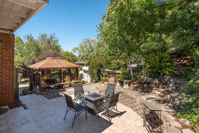 1109 Ladera Way Belmont, CA 94002 - Photo 9 of 29