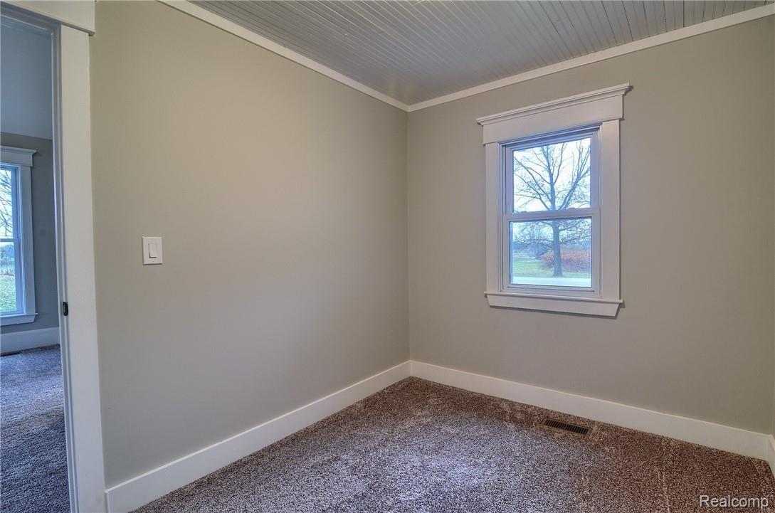 7000 Hayner Road Fowlerville, MI 48836 - Photo 15 of 31 15-Master Bedroom Walkin Closet.jpg