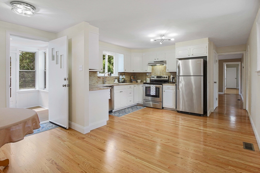 437 Salisbury Street Worcester, MA 01609 - Photo 14 of 23
