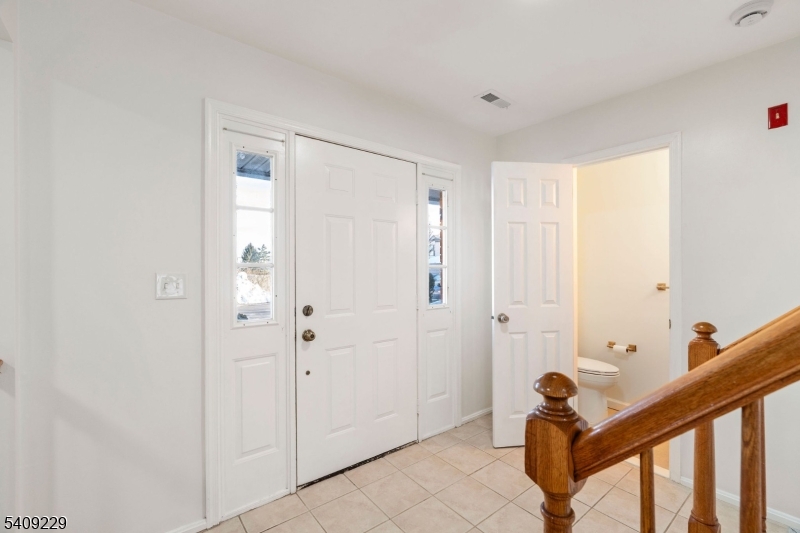 127 Hampton Court Somerset, NJ 08873 - Photo 8 of 23