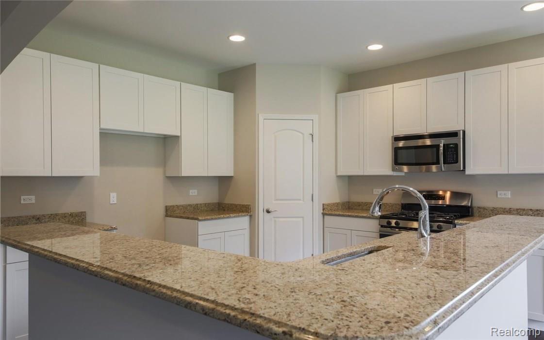 5477 Woodfall Road Clarkston, MI 48348 - Photo 20 of 31 20.jpg