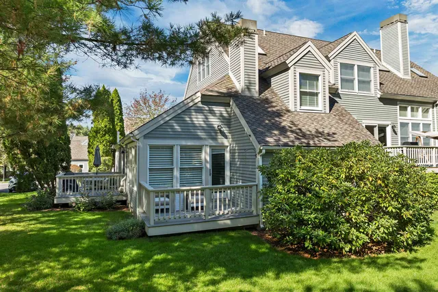 $825,000 | 84 Hawthorne Village Road, Nashua, NH 03062