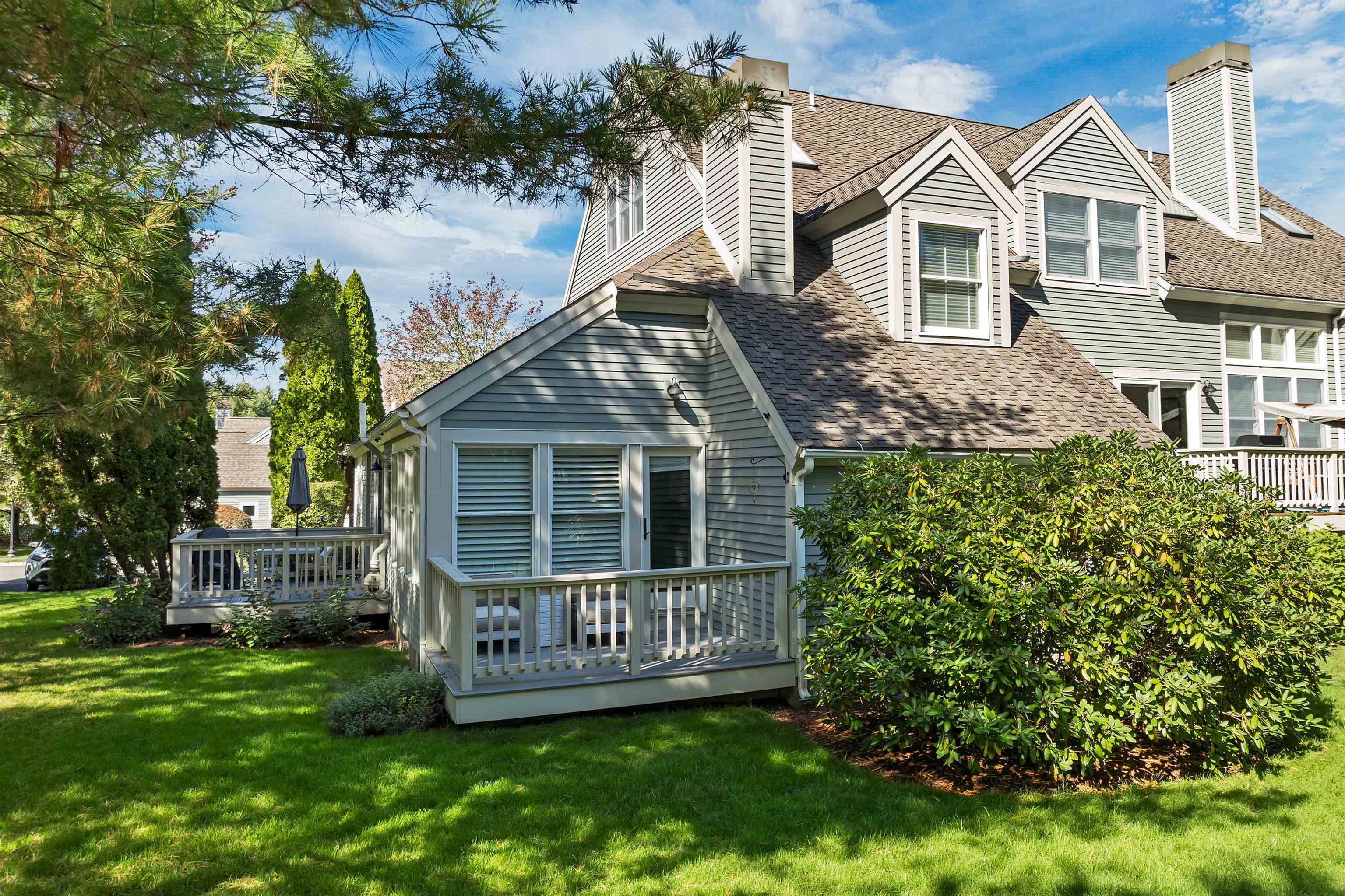 84 Hawthorne Village Road Nashua, NH 03062 - Photo 3 of 55