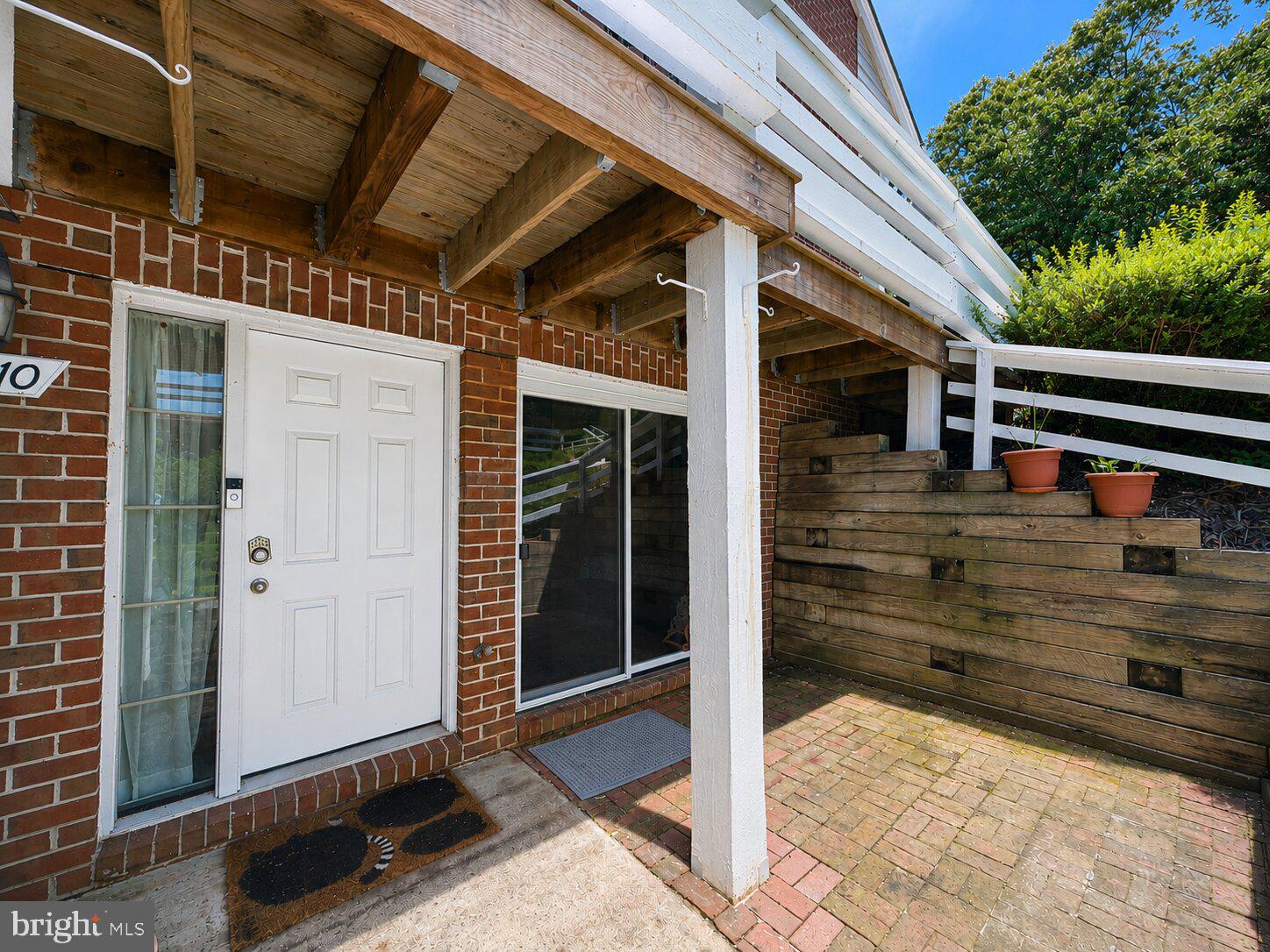 11150 Beaver Trail Court Reston, VA 20191 - Photo 3 of 20 Entry