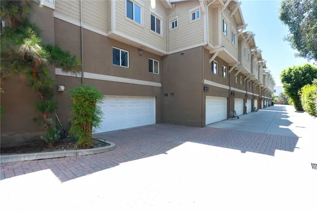 $928,000 | 1709 North Fair Oaks Avenue, Unit 118, Pasadena, CA 91103