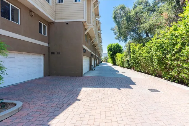 $928,000 | 1709 North Fair Oaks Avenue, Unit 118, Pasadena, CA 91103