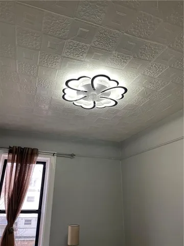 a view of entryway with a mirror