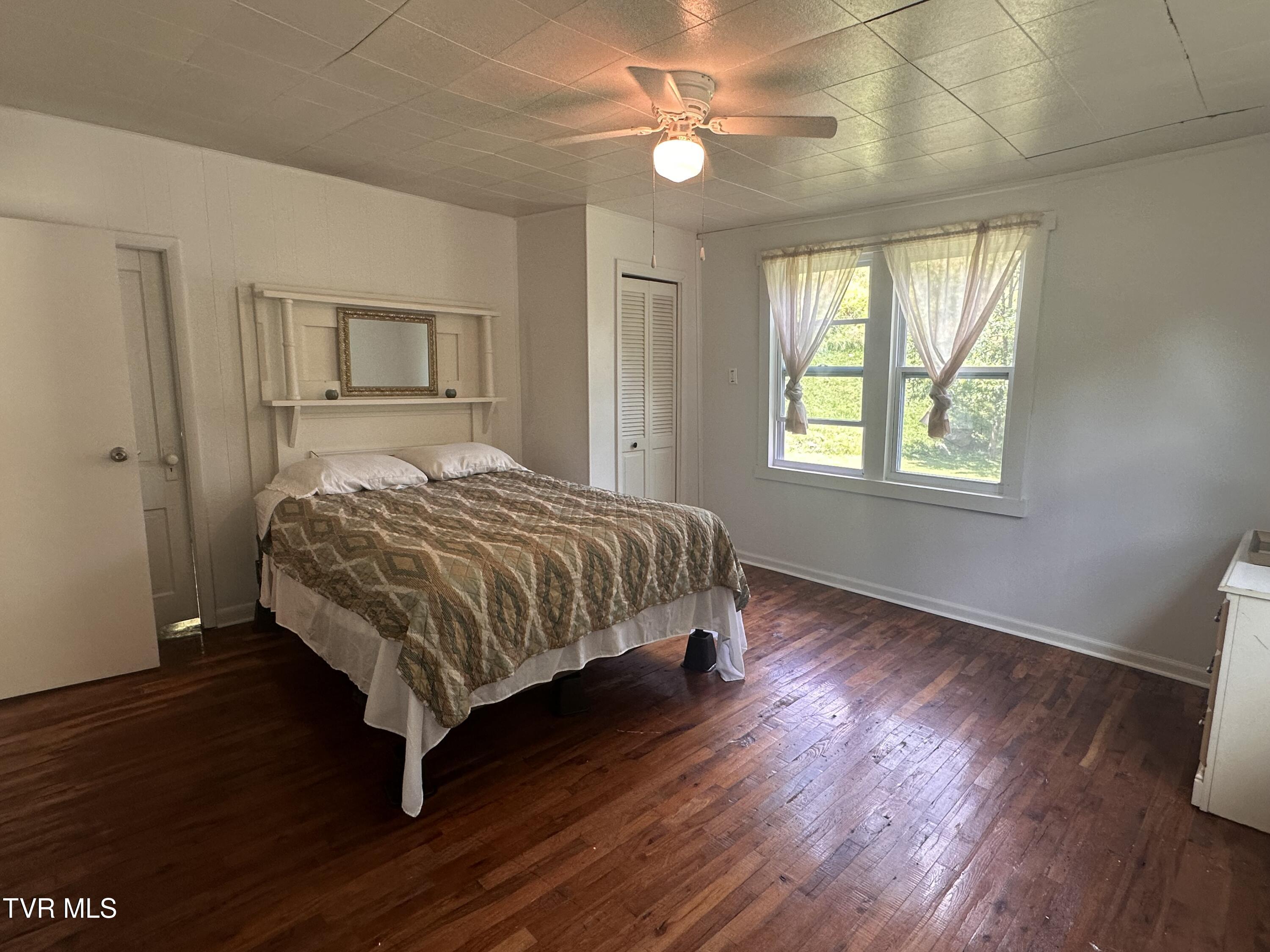 1012 Ward Fork Road Grundy, VA 24614 - Photo 34 of 37 IMG_2957