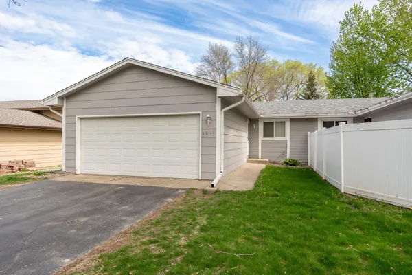 $309,900 | 1031 Eastview Circle, Shakopee, MN 55379