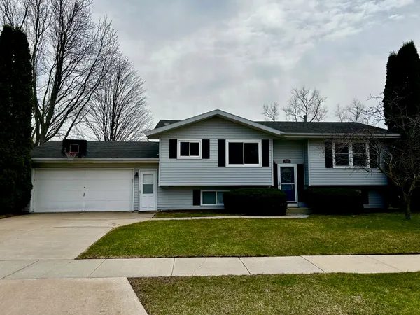 $369,900 | 1707 Larkspur Lane, West Bend, WI 53090