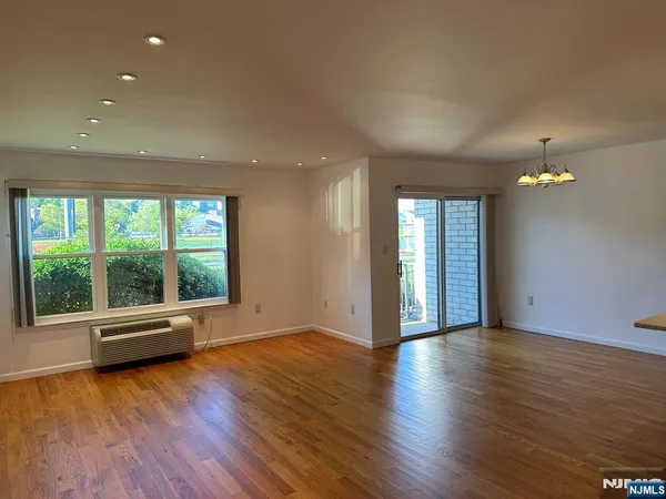 $2,500 | 1111 River Road, Unit D5, Edgewater, NJ 07020