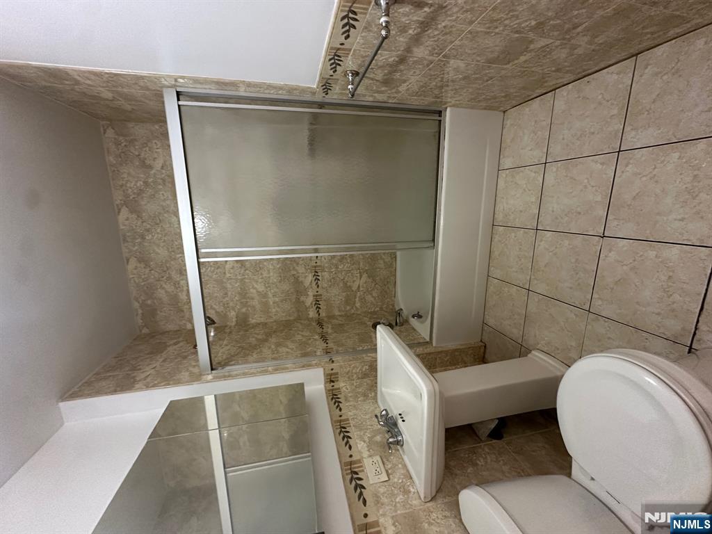 1111 River Road, Unit D5 Edgewater, NJ 07020 - Photo 12 of 18