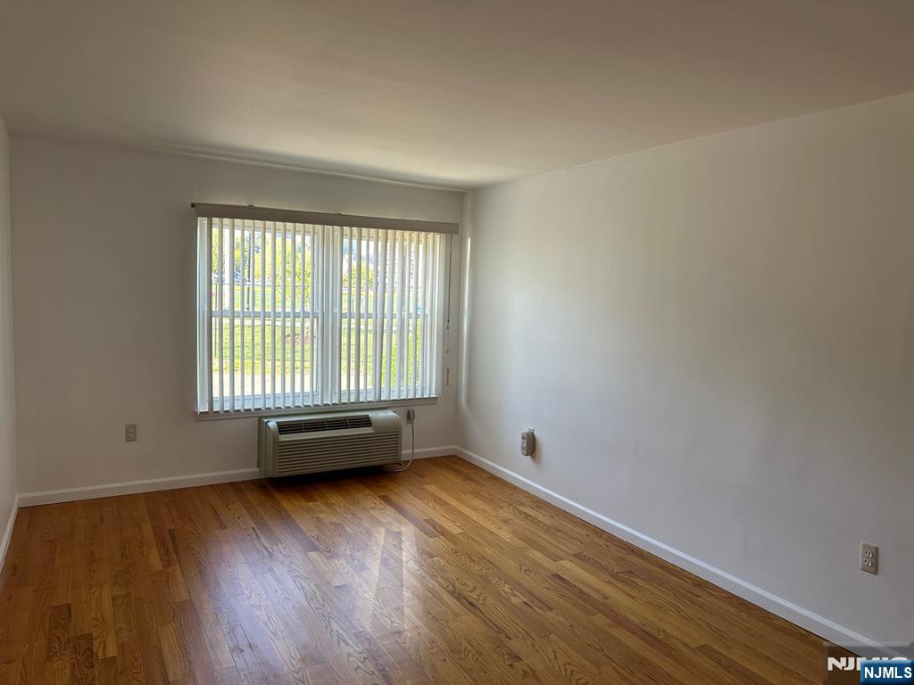 1111 River Road, Unit D5 Edgewater, NJ 07020 - Photo 15 of 18