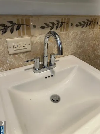 $2,500 | 1111 River Road, Unit D5, Edgewater, NJ 07020