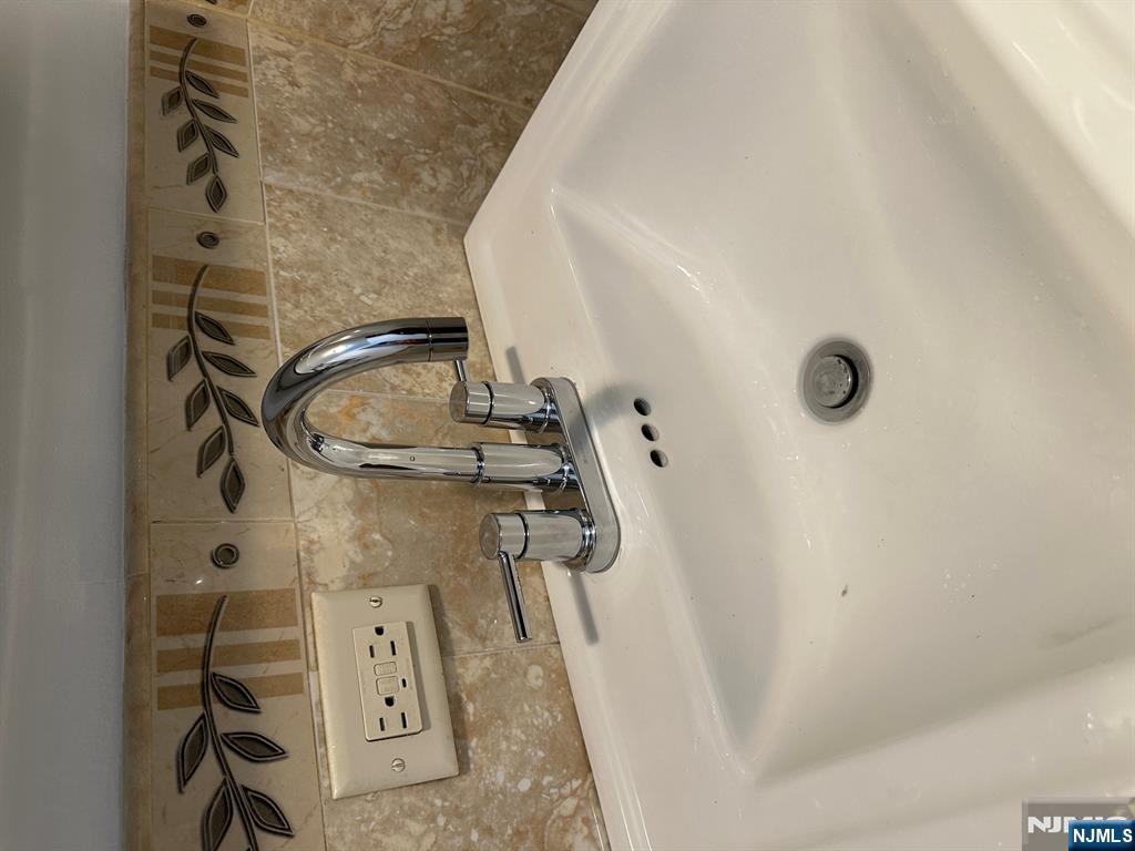 1111 River Road, Unit D5 Edgewater, NJ 07020 - Photo 18 of 18