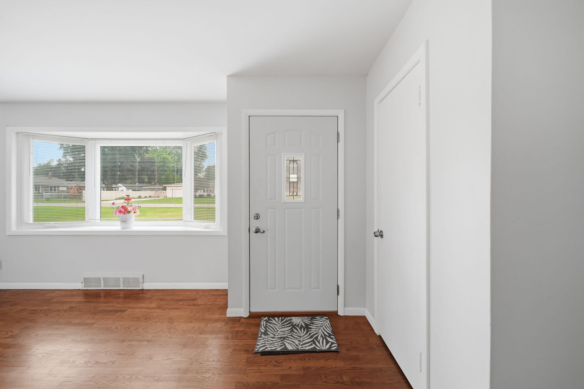 1511 Strathmoor Lane Jackson, MI 49203 - Photo 7 of 48 7