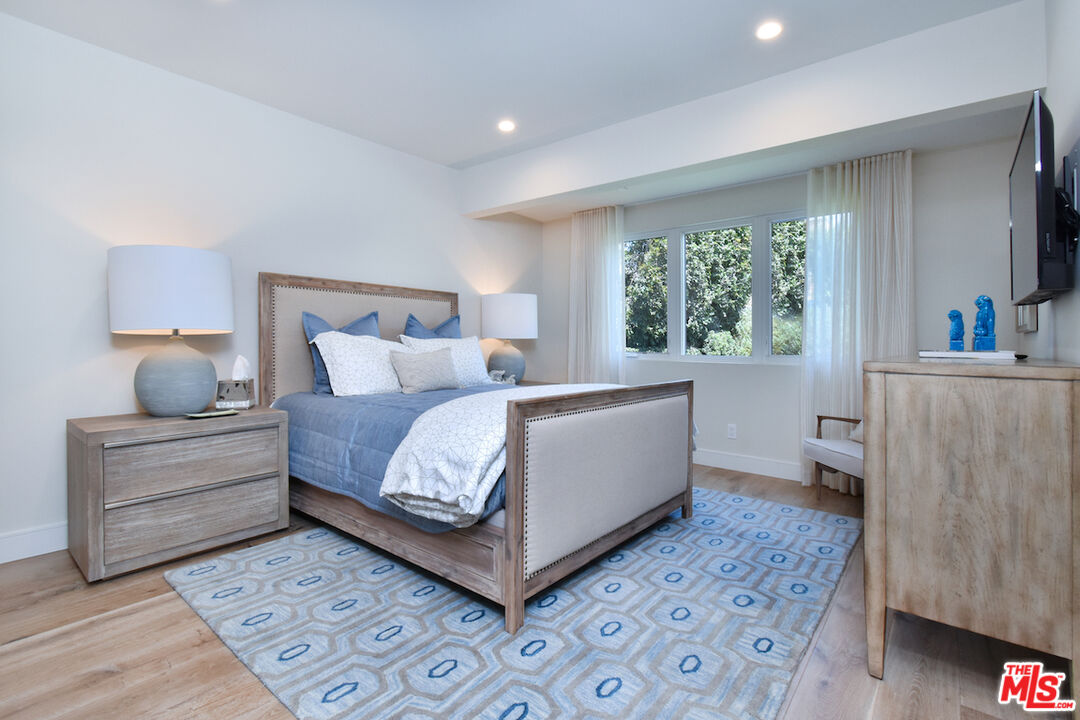 922 Berkeley Street Santa Monica, CA 90403 - Photo 12 of 33 a bed room with a bed and a couch