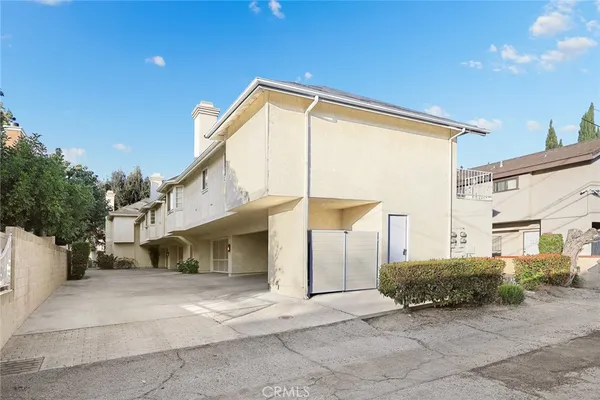 a view of a house with a outdoor space