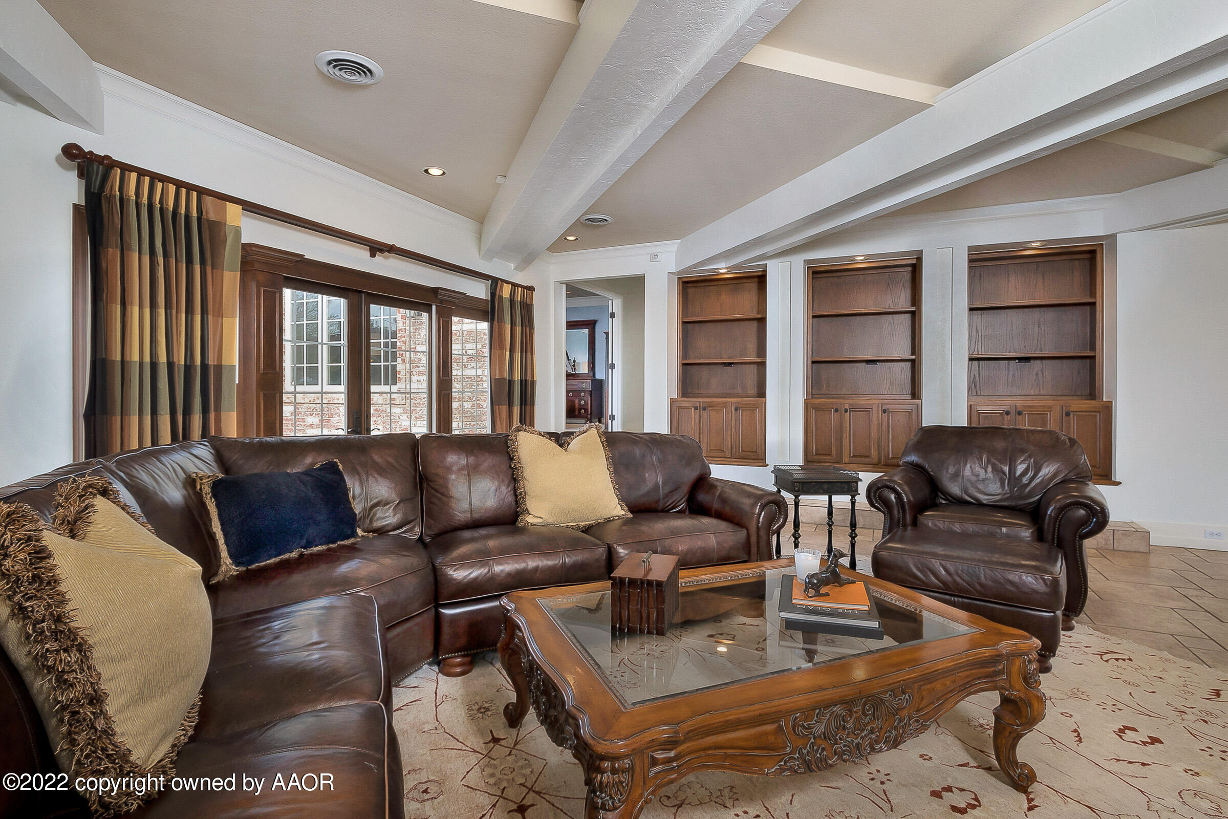 2 Snead Lane Amarillo, TX 79124 - Photo 15 of 76 a living room with furniture and a large window