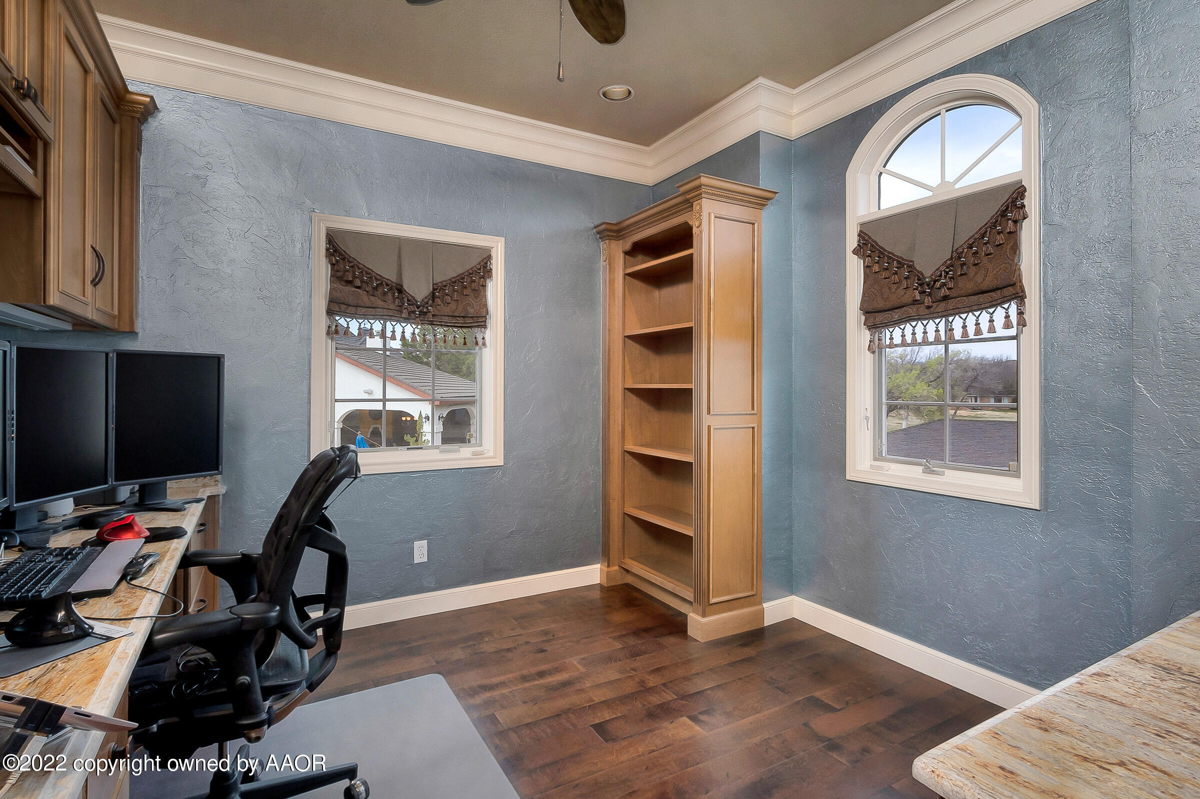 2 Snead Lane Amarillo, TX 79124 - Photo 27 of 76 a view of a livingroom with workspace and a window