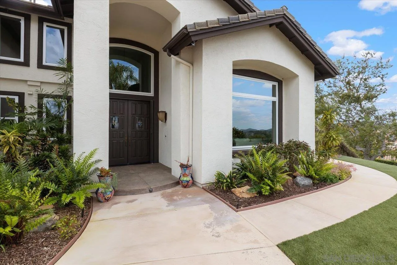 2031 Ridgecrest Place Escondido, CA 92029 - Photo 4 of 58 Gallery Image 4