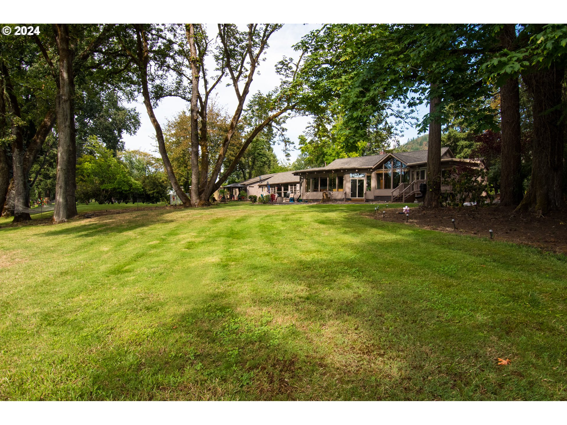 1802 Fisher Road Roseburg, OR 97471 - Photo 3 of 20 Gallery Image 3