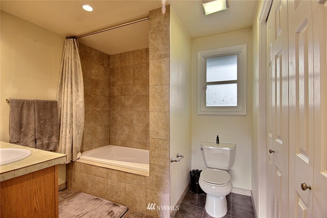 810 216th Street Southwest Bothell, WA 98021 - Photo 14 of 19