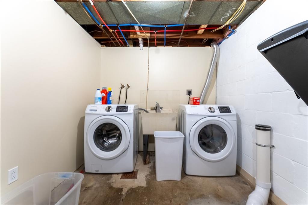 400 Pearce Road Pittsburgh, PA 15234 - Photo 26 of 31 a utility room with dryer and washer