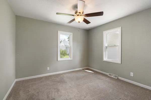 $189,900 | 2110 Oakland Avenue East, Austin, MN 55912