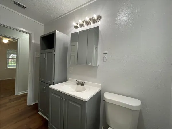 $1,695 | 5108 Tulane Avenue, River Oaks, TX 76114