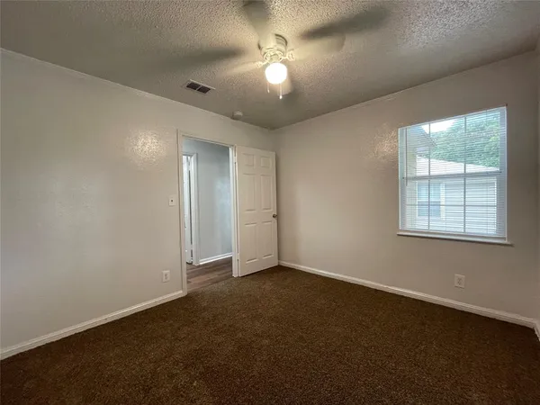 $1,695 | 5108 Tulane Avenue, River Oaks, TX 76114