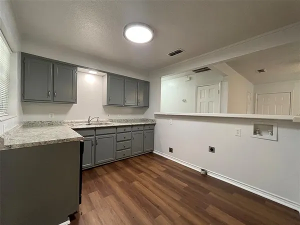 $1,695 | 5108 Tulane Avenue, River Oaks, TX 76114