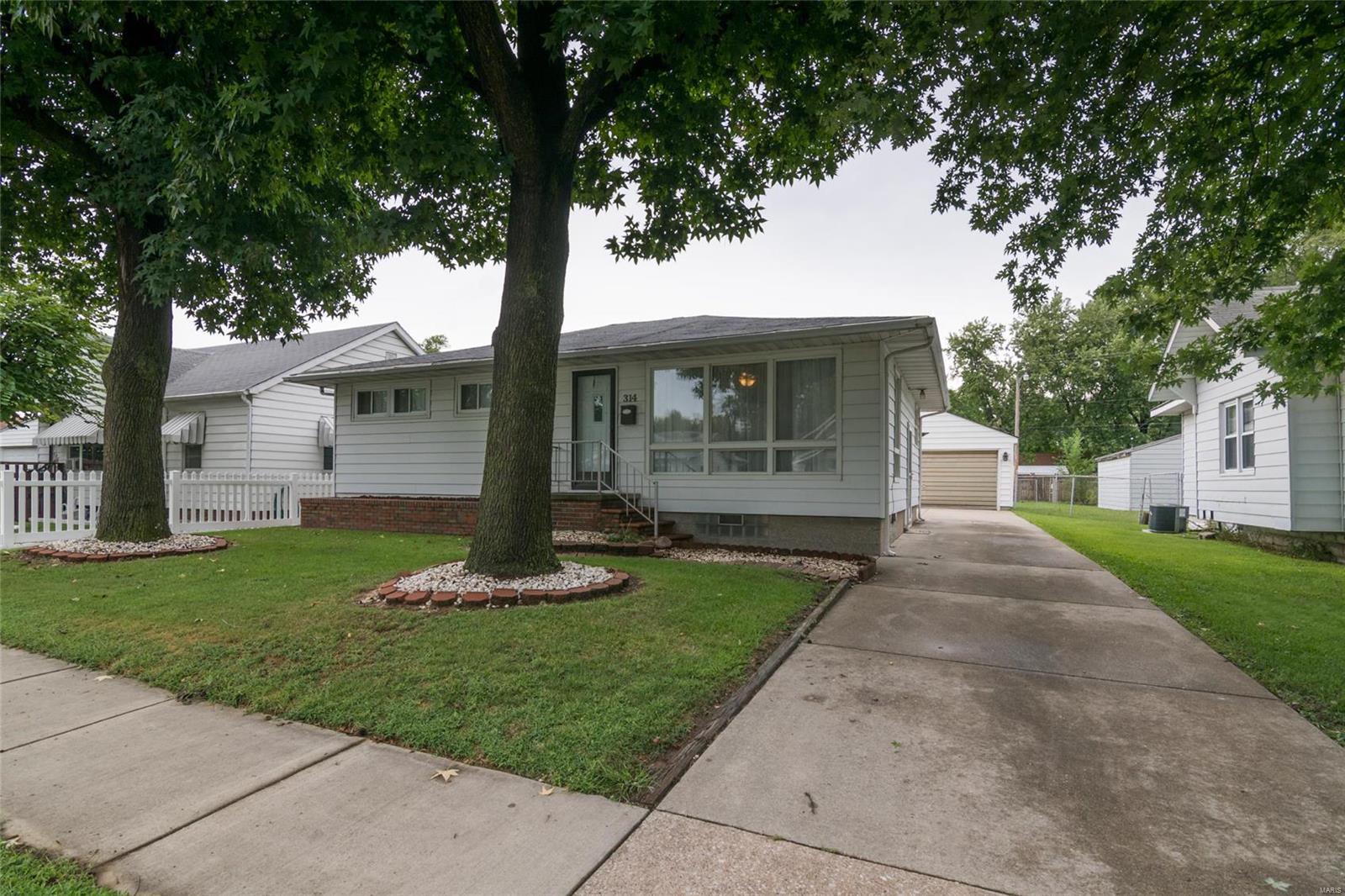 314 West Thomas Street Roxana, IL 62084 - Photo 2 of 27