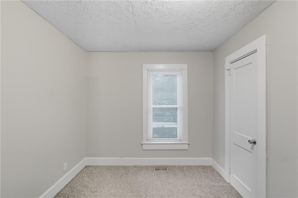 55 Wyman Street Southeast Atlanta, GA 30317 - Photo 15 of 25 an empty room with a window
