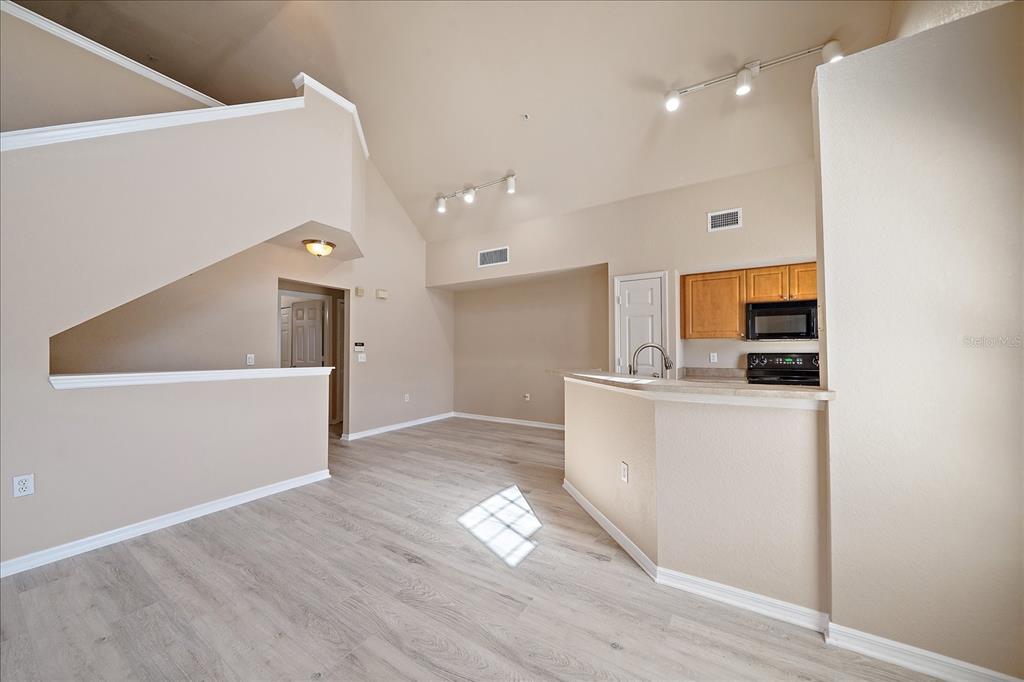 5540 Rosehill Road, Unit 201 Sarasota, FL 34233 - Photo 12 of 52