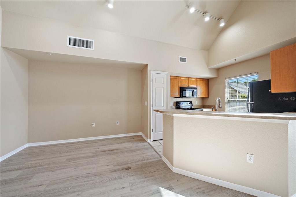 5540 Rosehill Road, Unit 201 Sarasota, FL 34233 - Photo 14 of 52